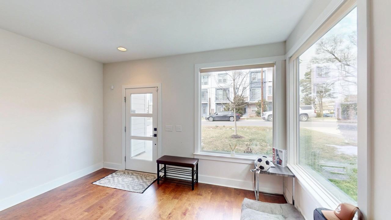 1220 Lomax Ave - Photo 3 of 47