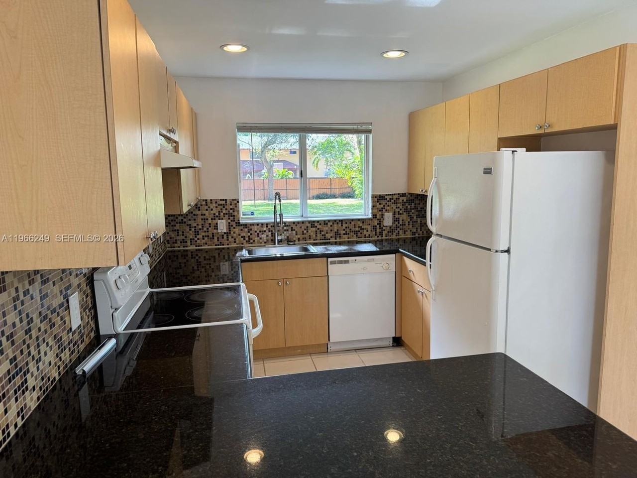 2522 Ne 184th Ter - Photo 2 of 13
