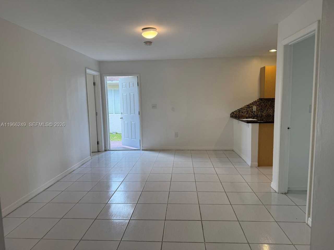 2522 Ne 184th Ter - Photo 3 of 13