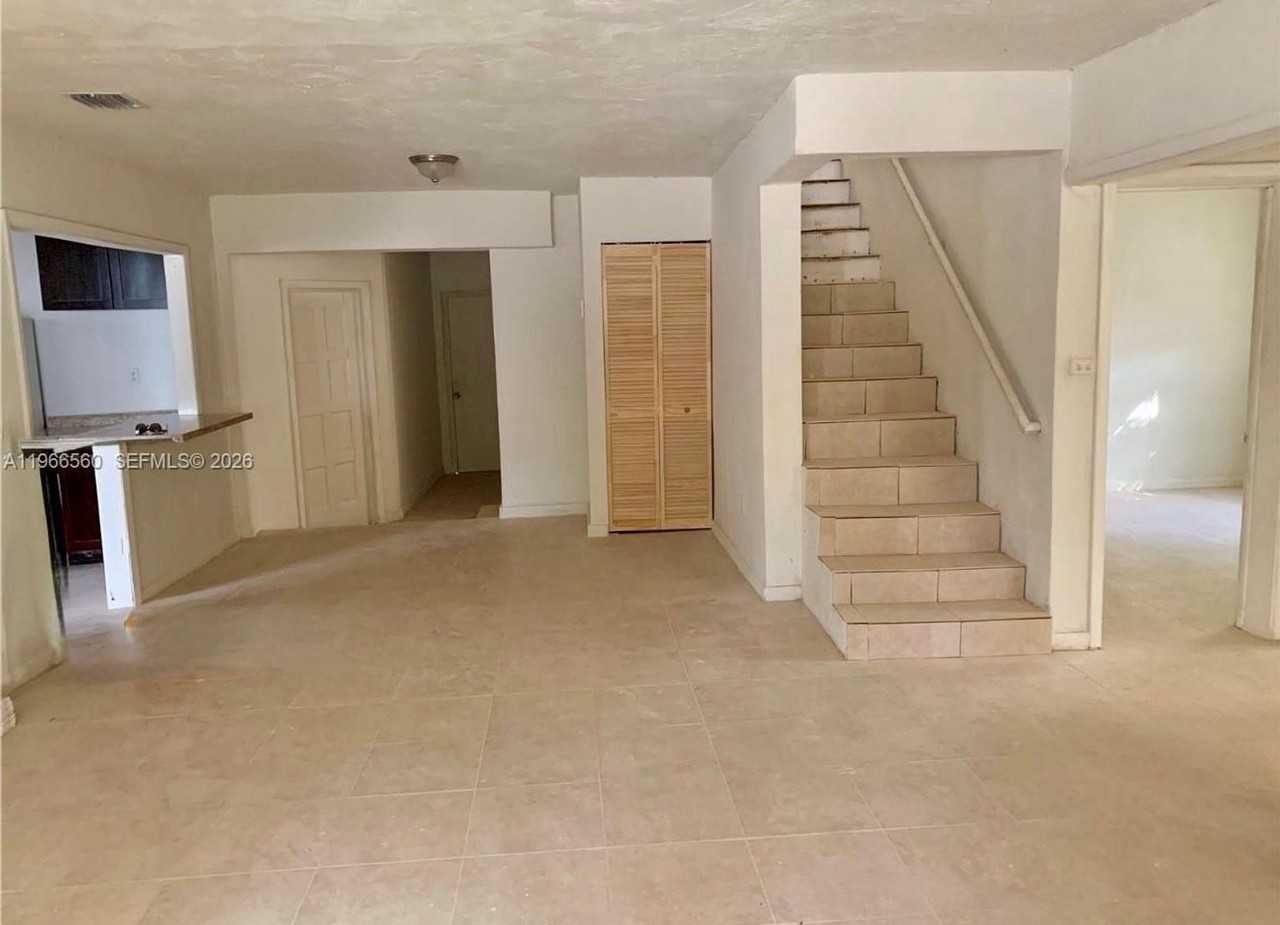 2165 Washington Ave - Photo 2 of 10