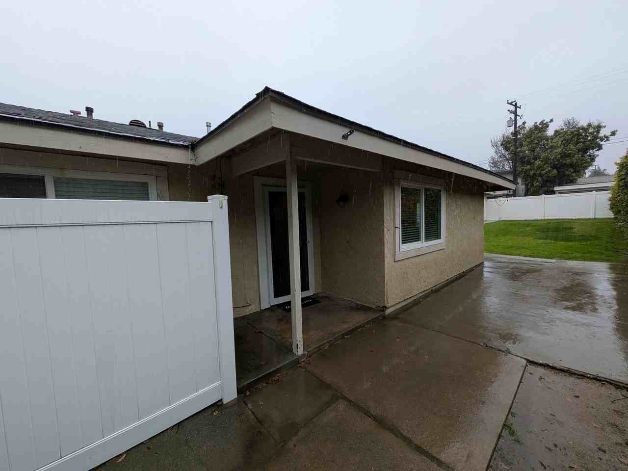 2577 Sycamore Dr - Photo 3 of 31