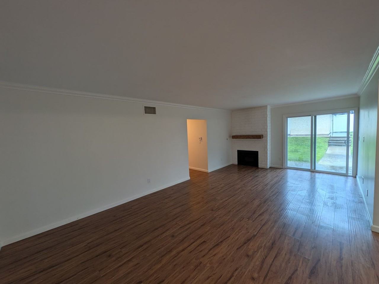 2577 Sycamore Dr - Photo 5 of 31