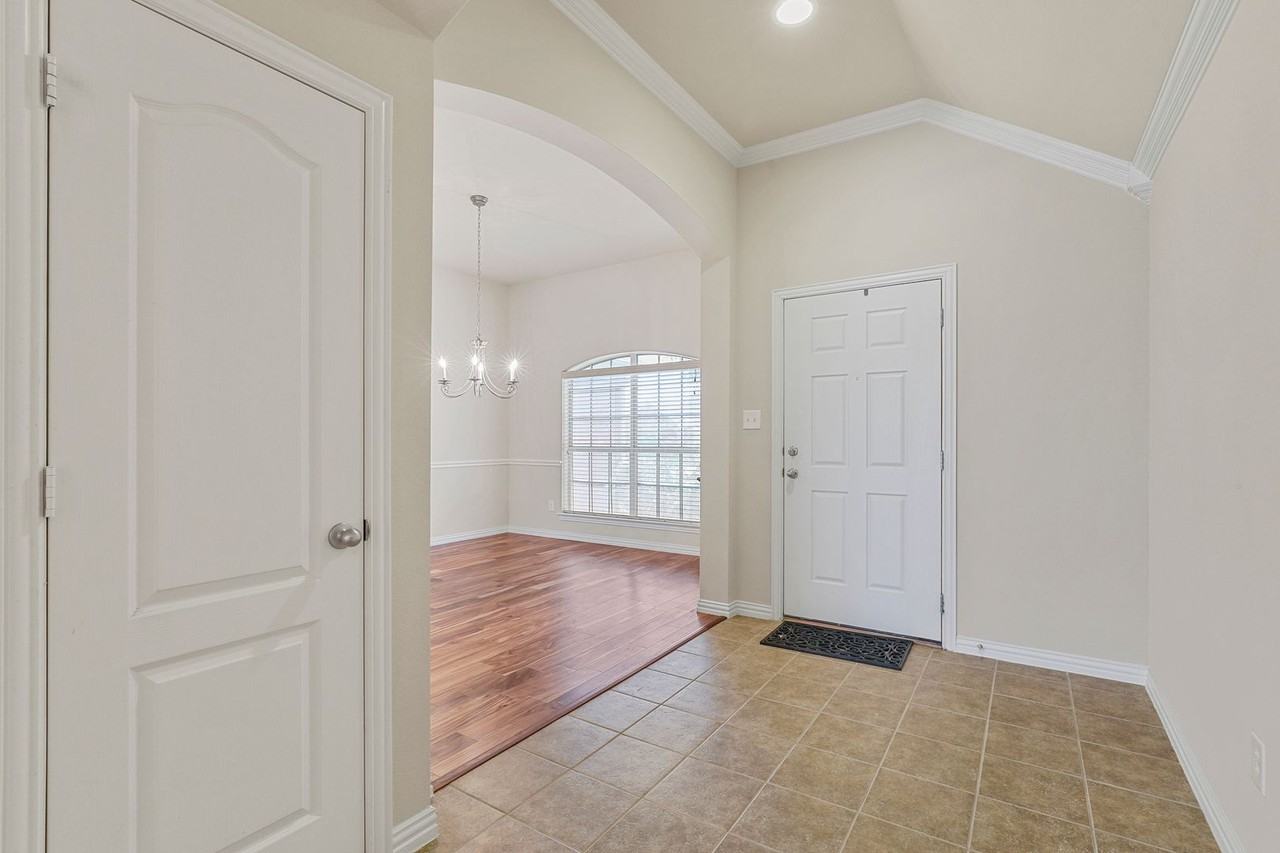 813 Honey Hill Dr - Photo 3 of 18