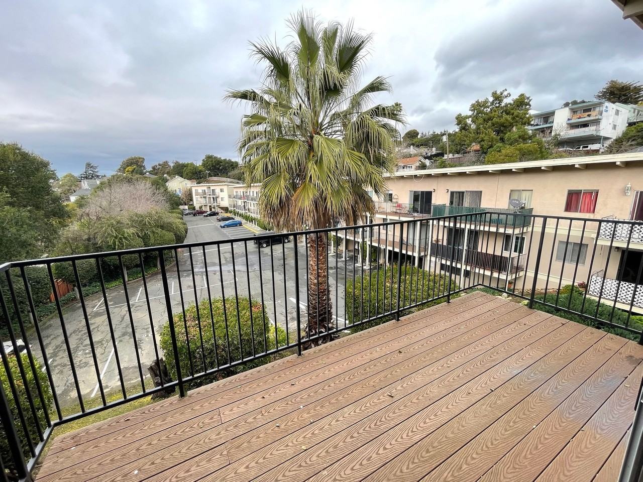 Limited - Photo 4 of 11