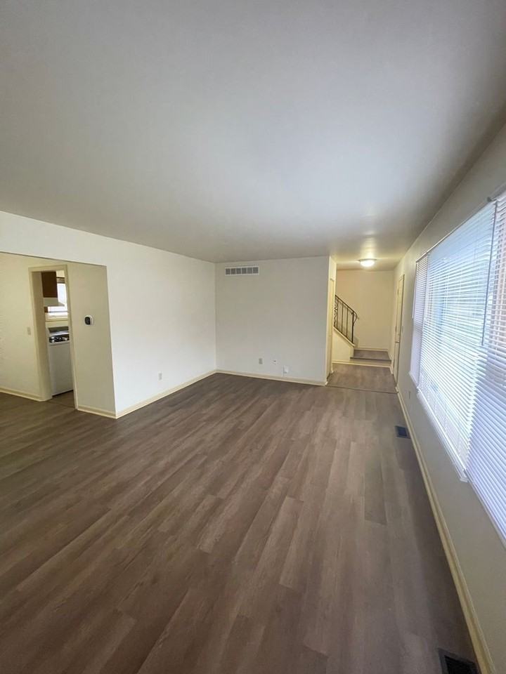 7741 Walcott St - Photo 3 of 15