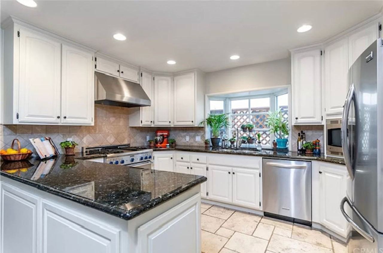 210 Saint Joseph Ave - Photo 4 of 34