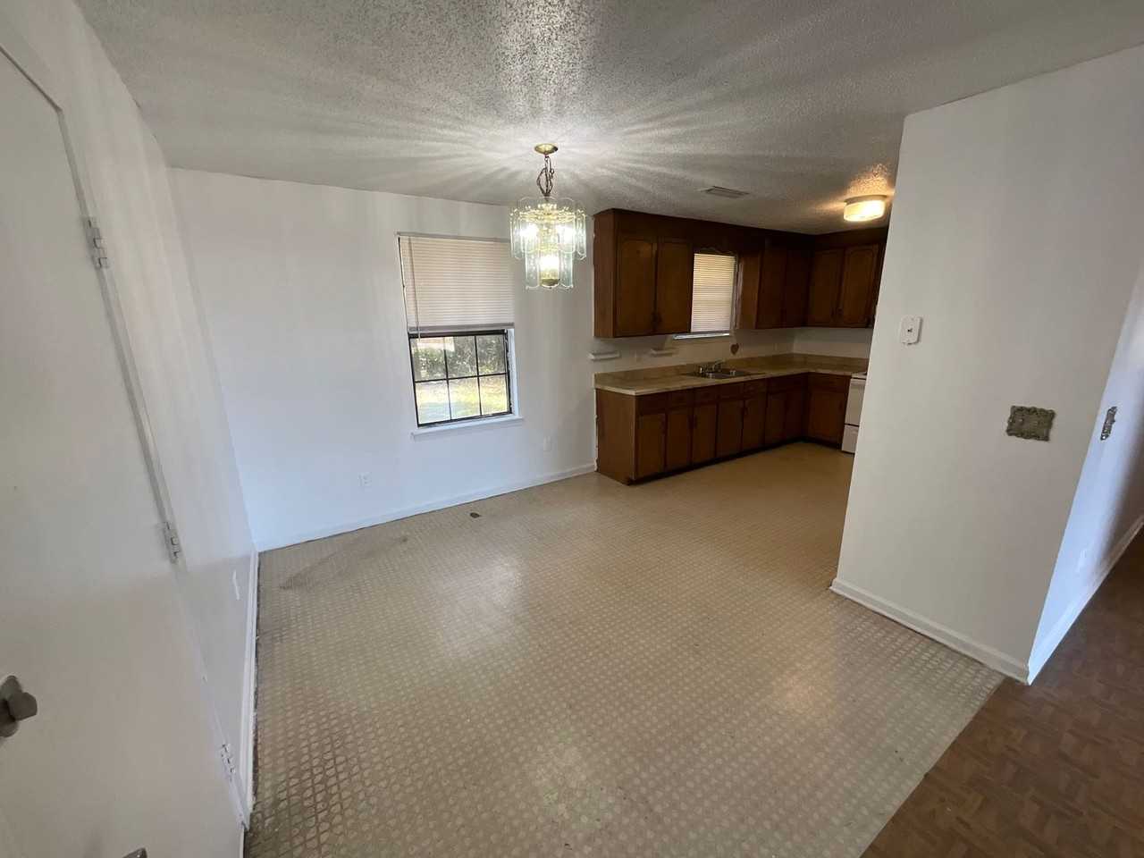 4229 Village Ct - Photo 3 of 10