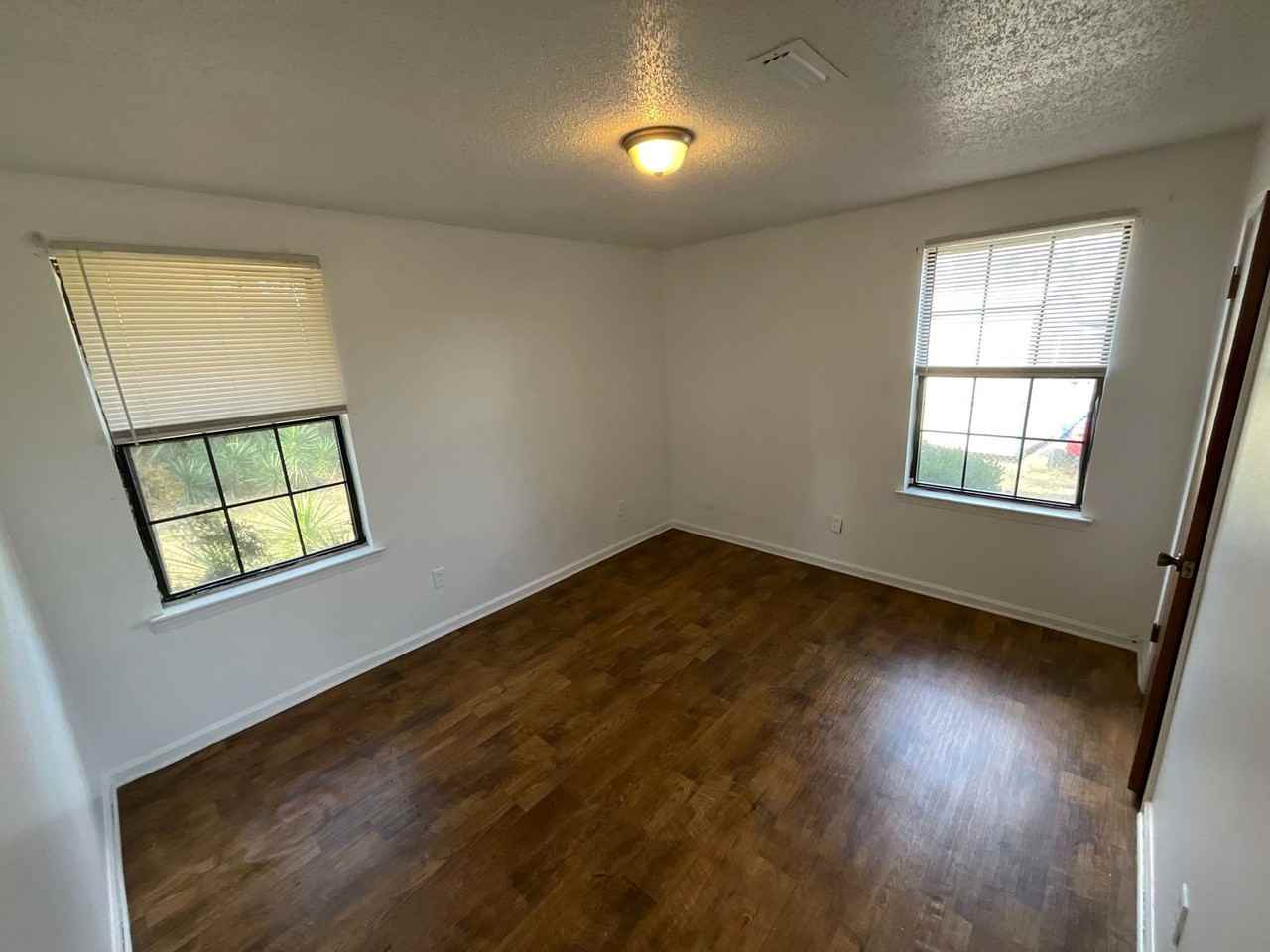 4229 Village Ct - Photo 7 of 10