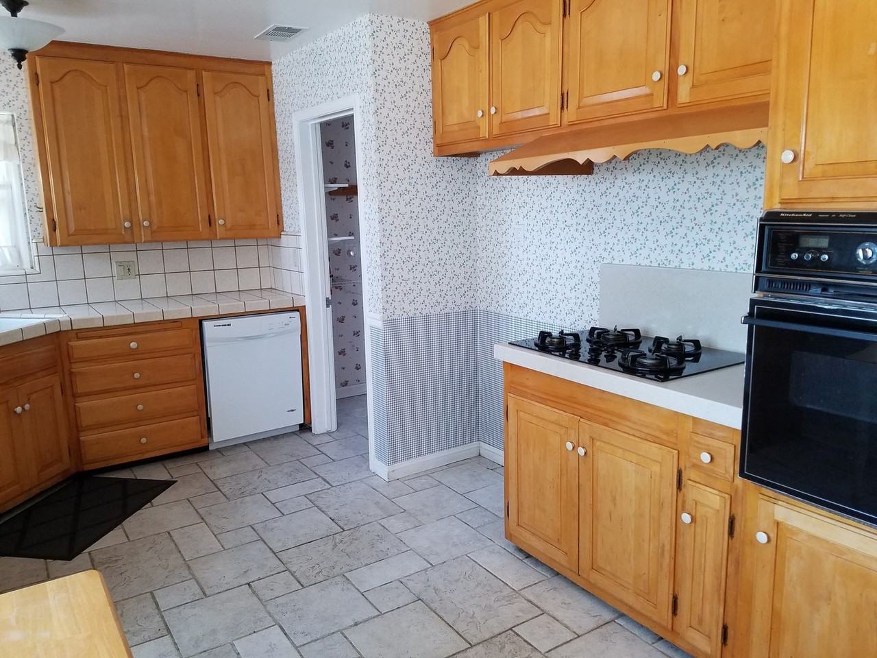 1315 E Barkley Ave - Photo 2 of 8