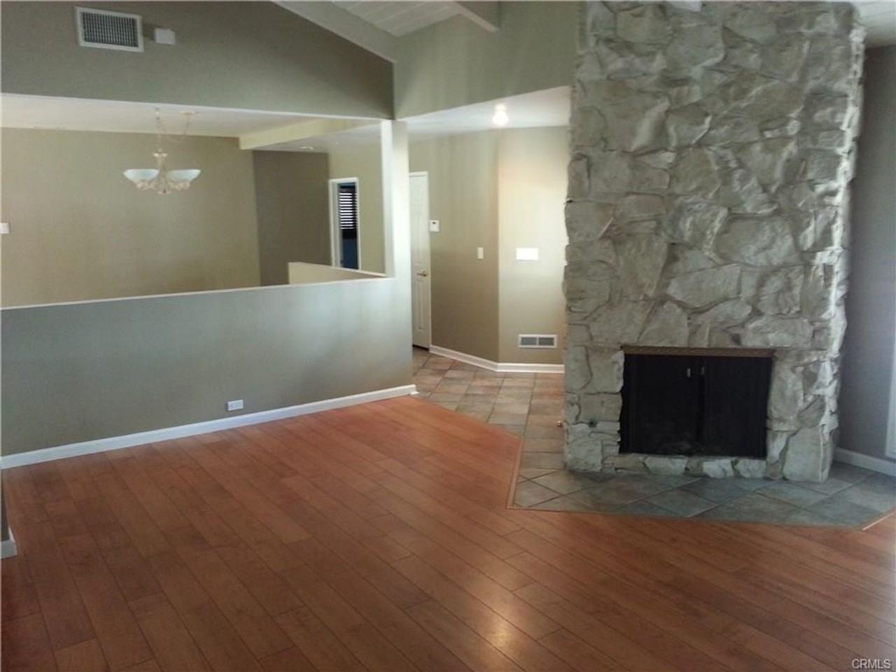 542 E Adams Ave - Photo 2 of 15