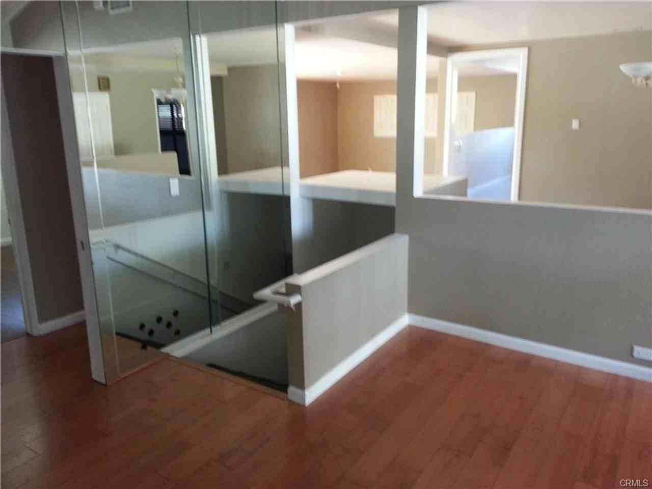 542 E Adams Ave - Photo 3 of 15