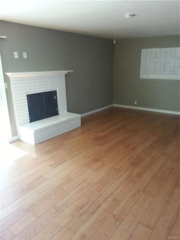 542 E Adams Ave - Photo 4 of 15