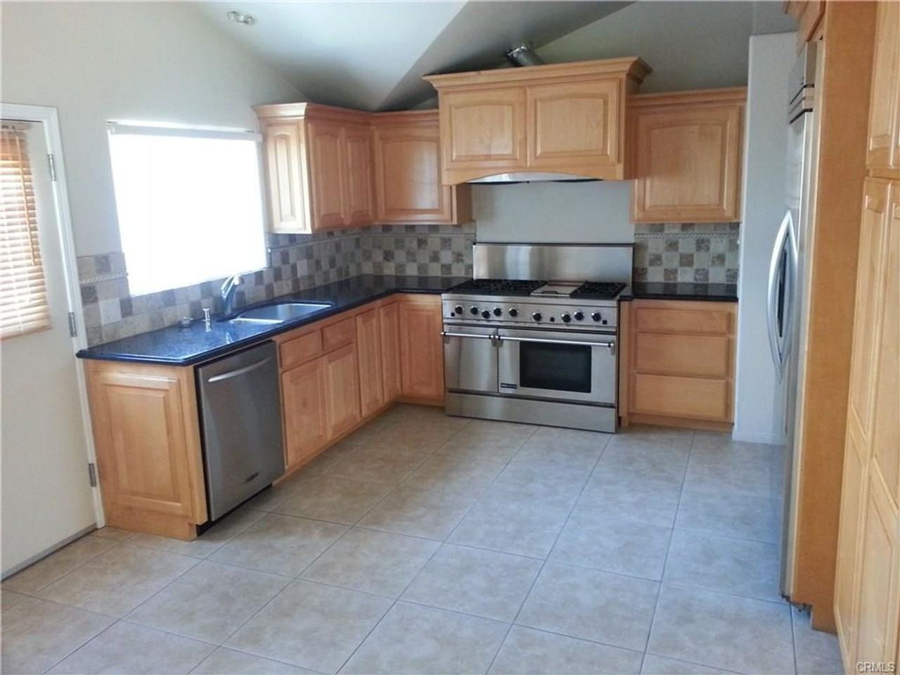 542 E Adams Ave - Photo 5 of 15