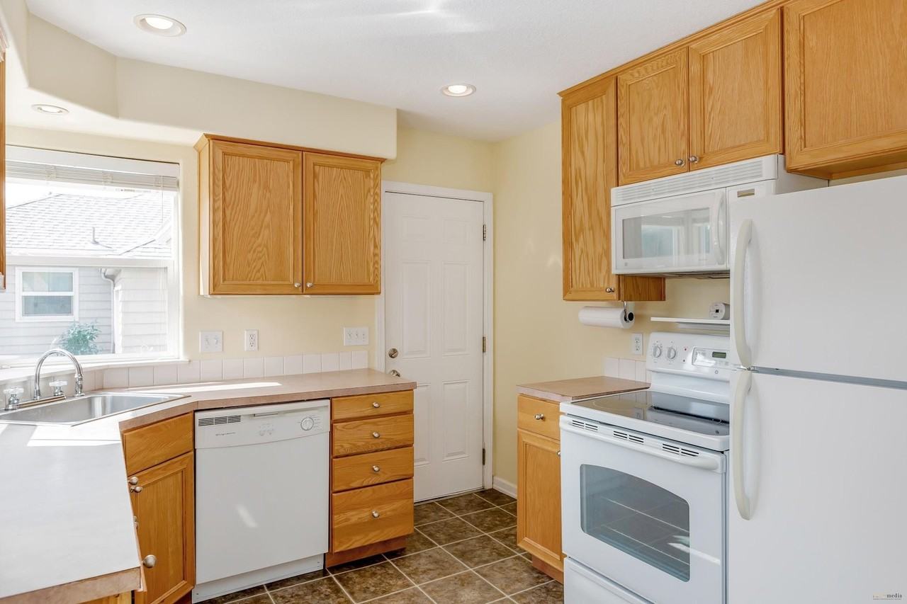 9277 Se Morrison St - Photo 3 of 14