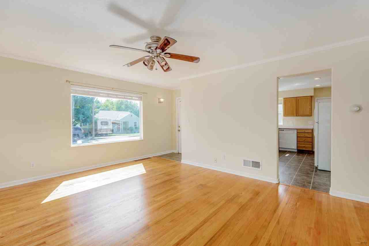 9277 Se Morrison St - Photo 5 of 14