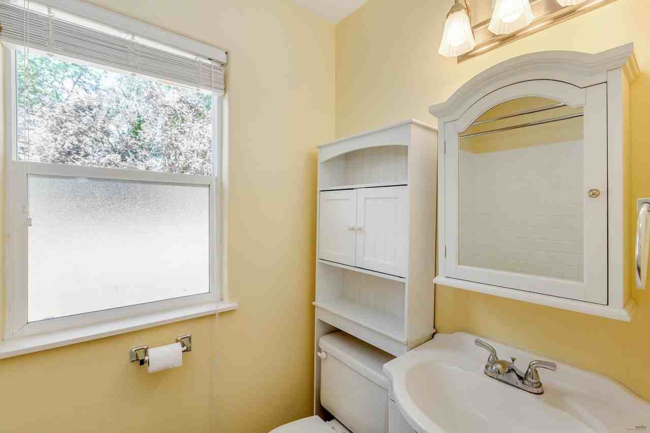 9277 Se Morrison St - Photo 7 of 14