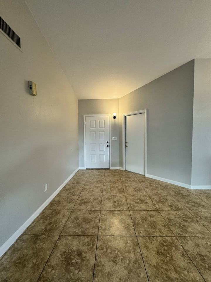 210 S Elm St - Photo 4 of 46