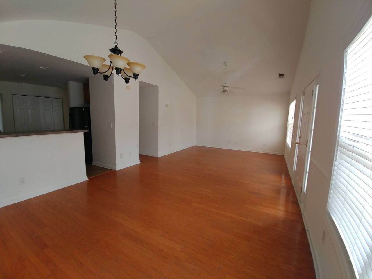 363 Vesta Dr - Photo 4 of 18