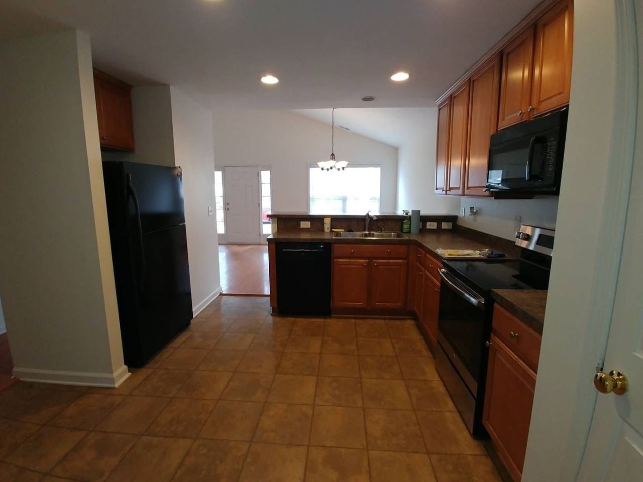 363 Vesta Dr - Photo 6 of 18