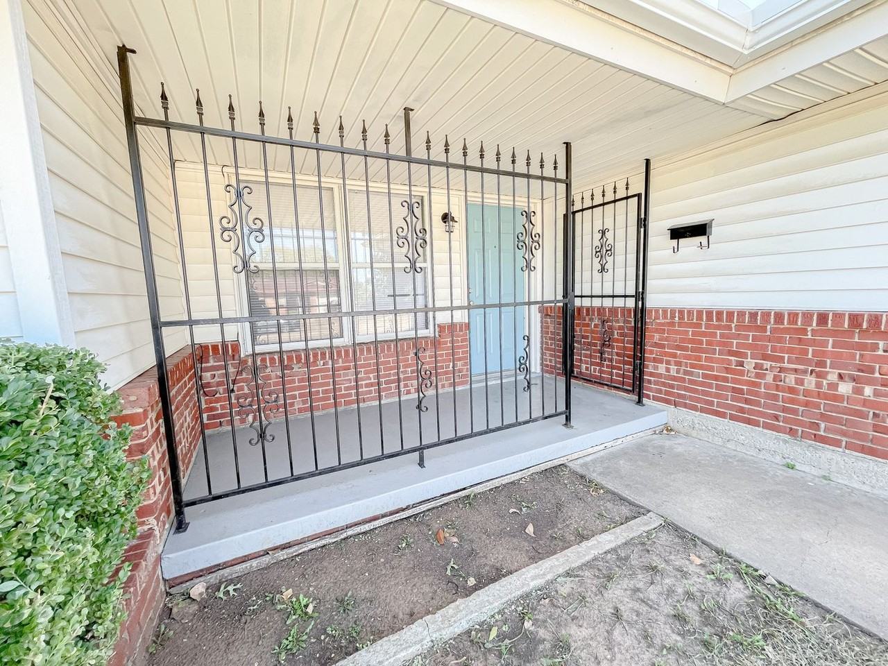 3108 Longridge Rd - Photo 3 of 20