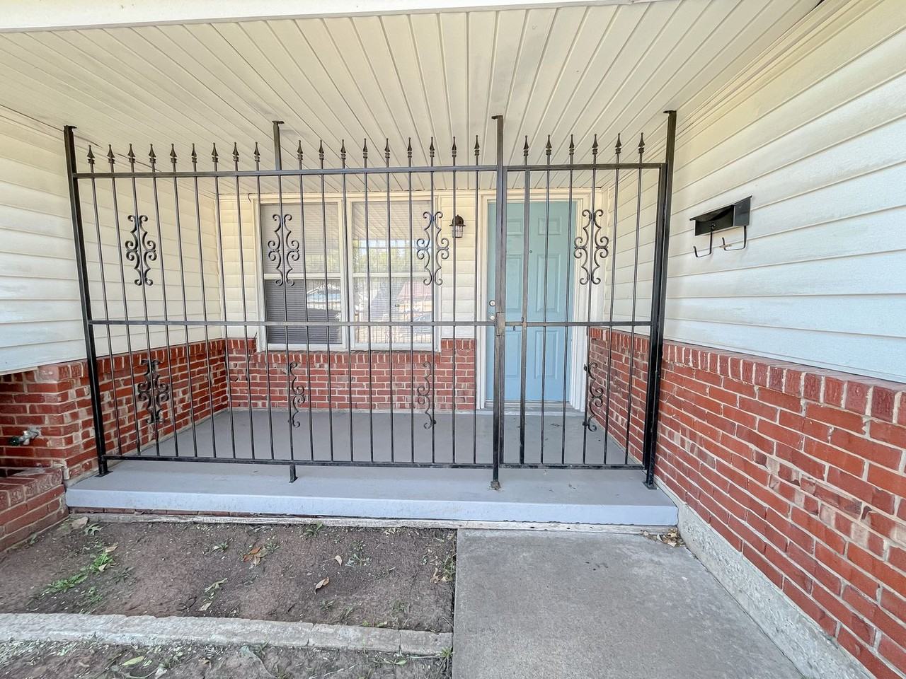 3108 Longridge Rd - Photo 4 of 20