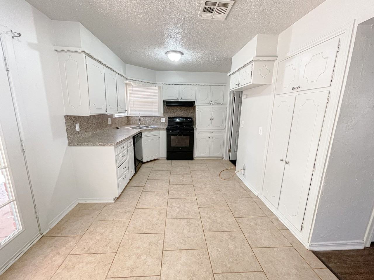 3108 Longridge Rd - Photo 6 of 20