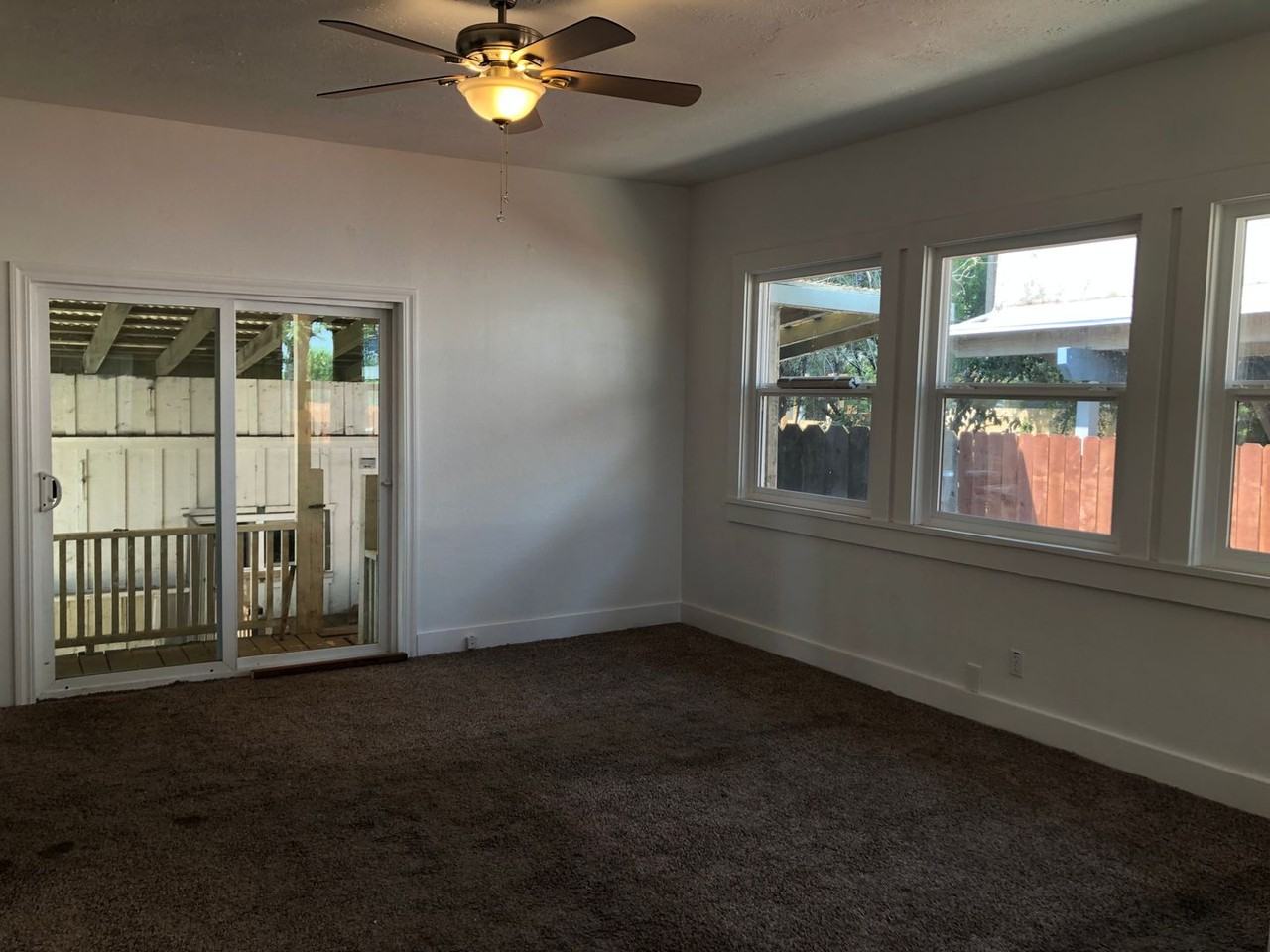 1539 Riverside Dr - Photo 4 of 29