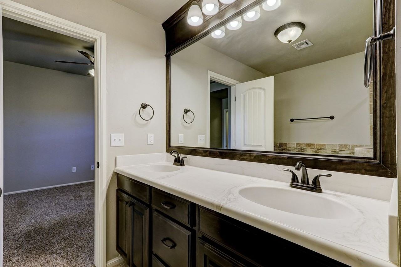 8705 Sw 37th St - Photo 2 of 20