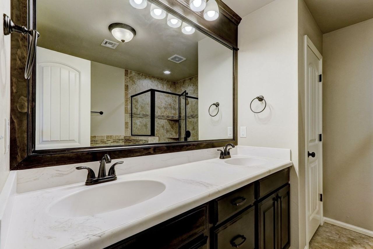 8705 Sw 37th St - Photo 3 of 20