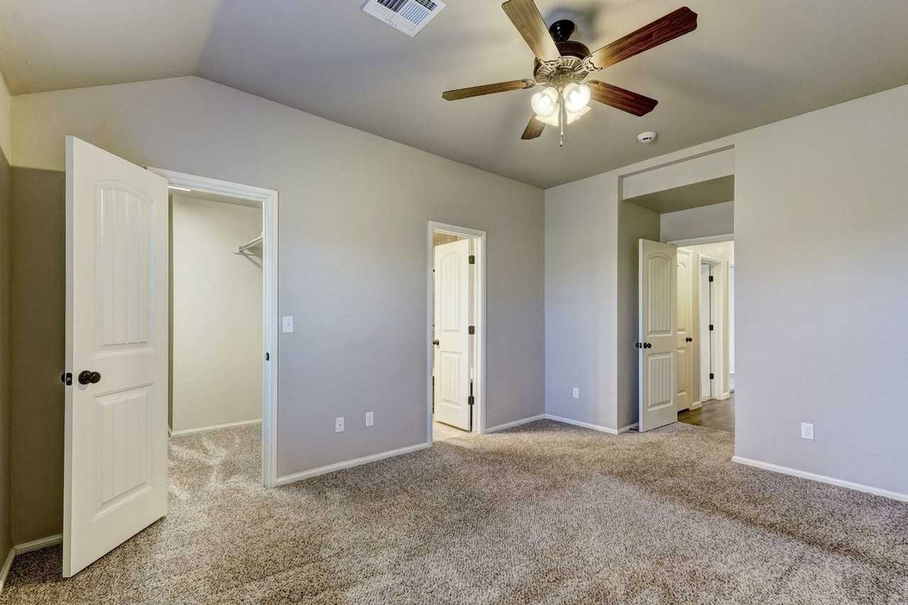 8705 Sw 37th St - Photo 4 of 20