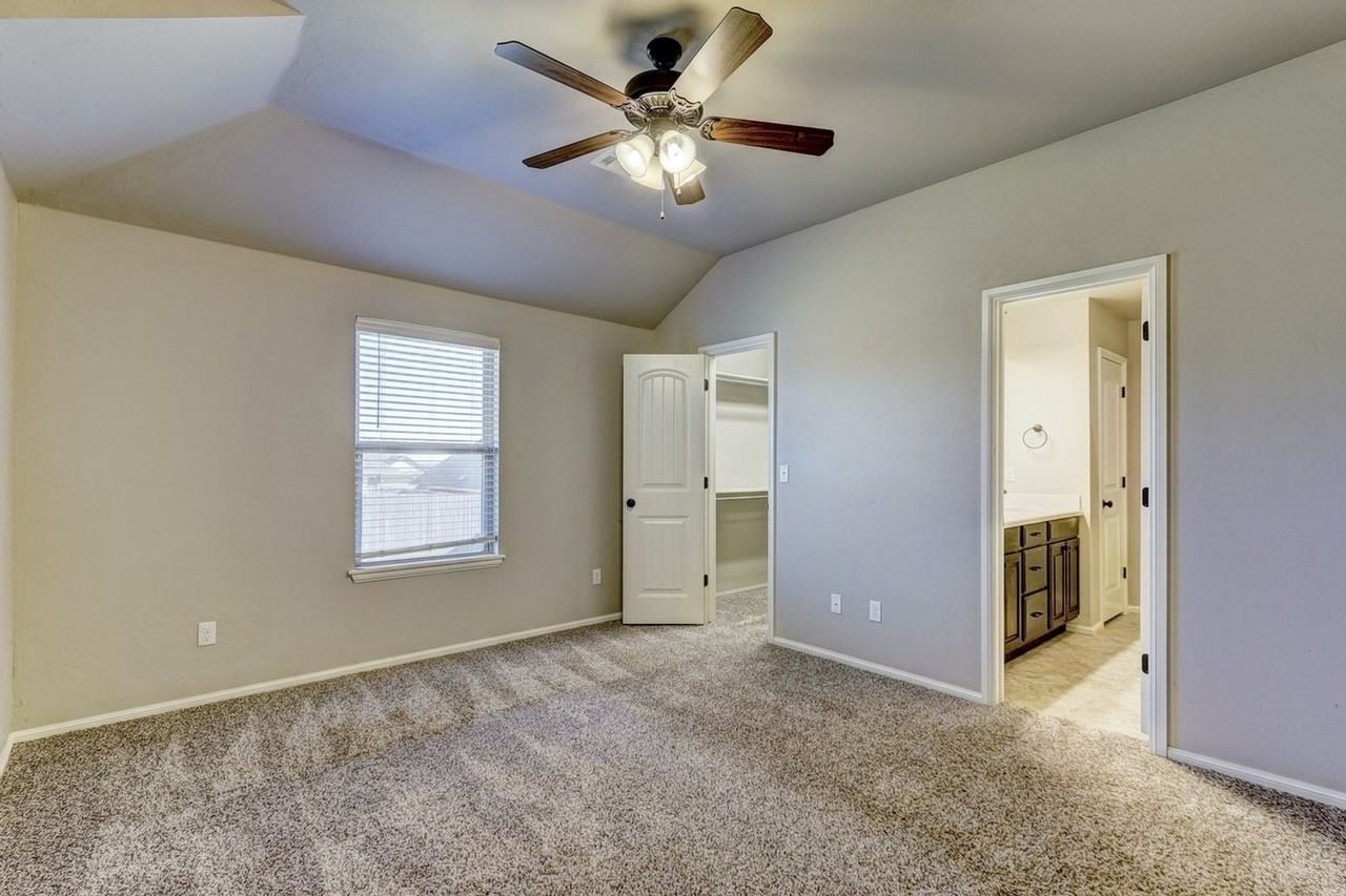 8705 Sw 37th St - Photo 5 of 20