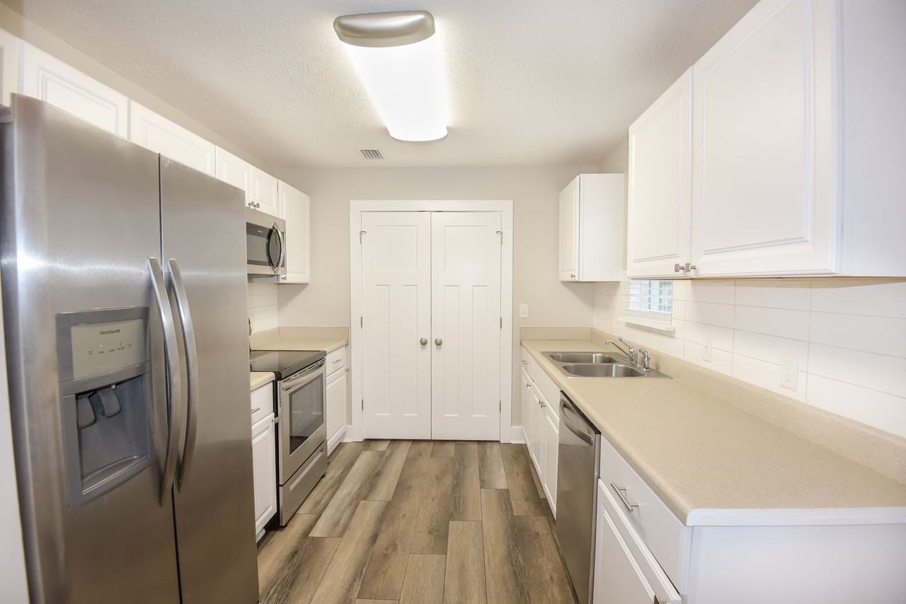 1539 Oak Ave - Photo 2 of 2