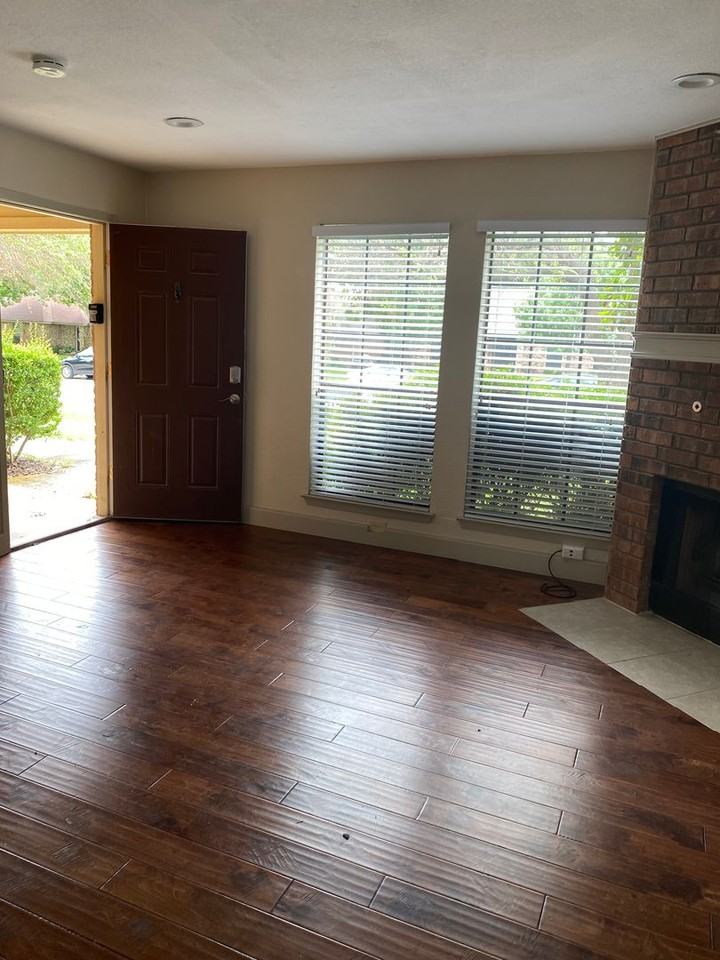 7730 Kings Ridge Rd - Photo 4 of 11