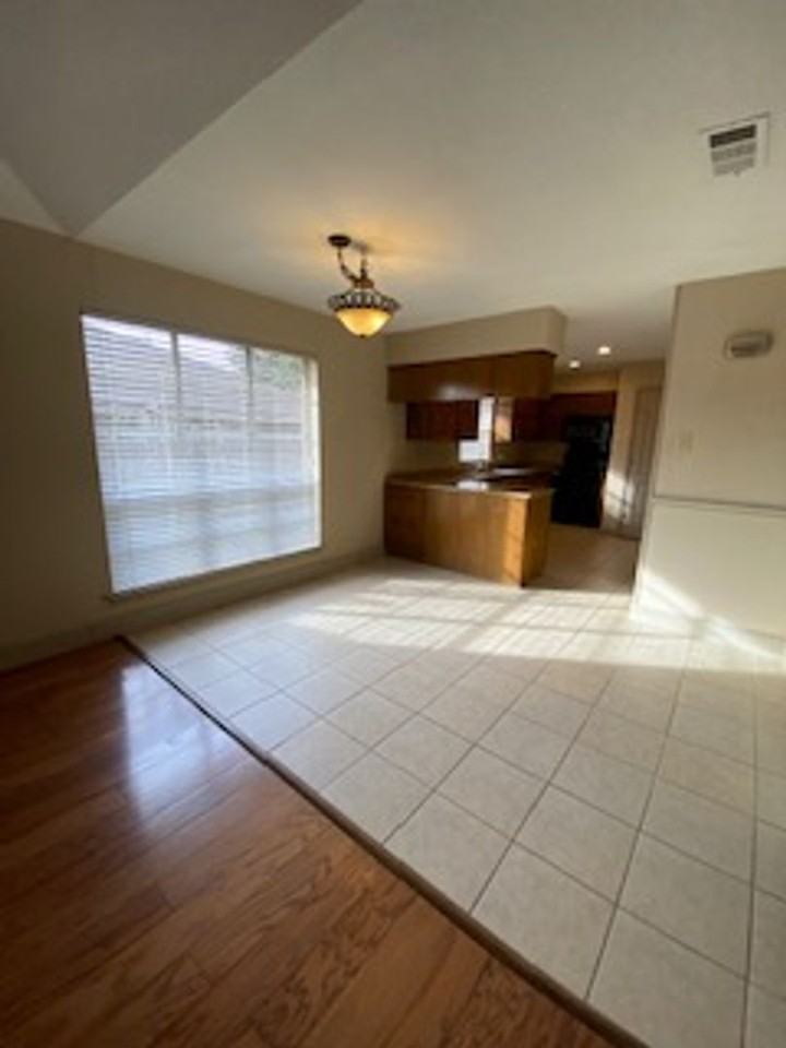 8900 Marilyn Dr - Photo 4 of 17