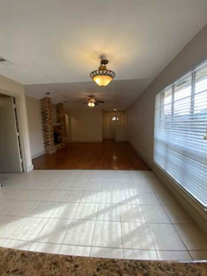 8900 Marilyn Dr - Photo 5 of 17