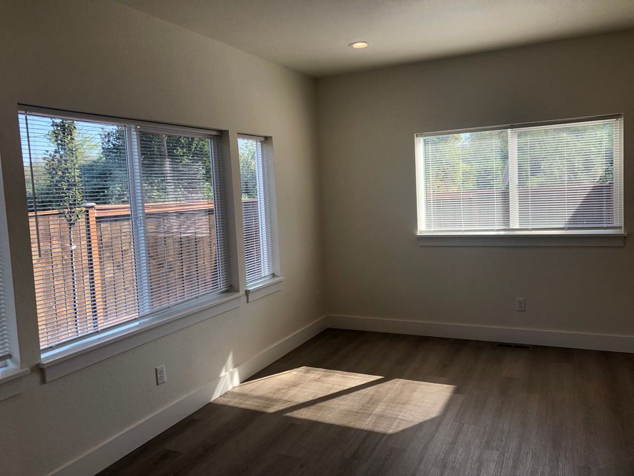 2604 Ross Ln - Photo 7 of 38