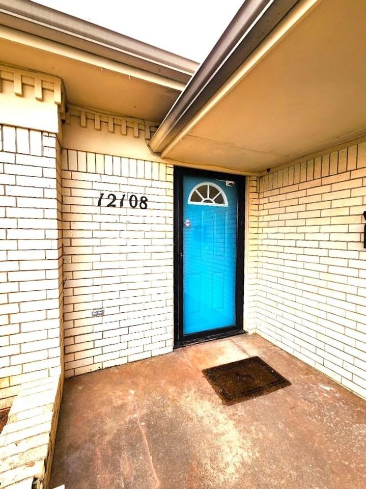 12108 Camelot Pl - Photo 2 of 50