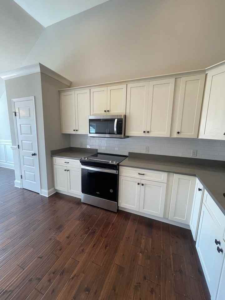 7393 Pfizer Dr - Photo 4 of 20