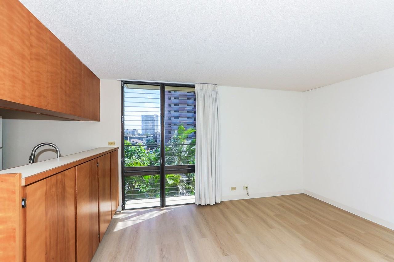 1441 Piikoi St #307 - Photo 4 of 28