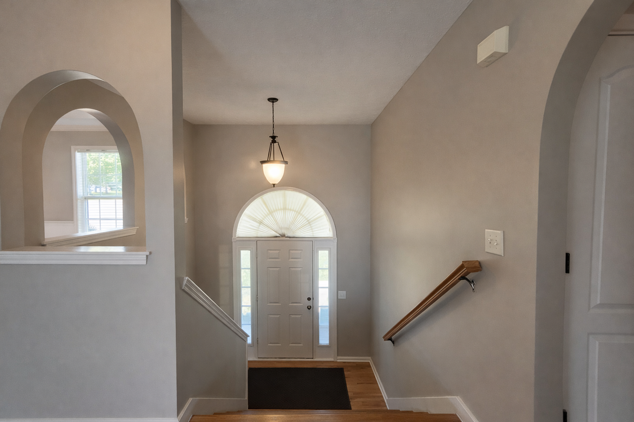 3102 Holly Pt - Photo 2 of 39