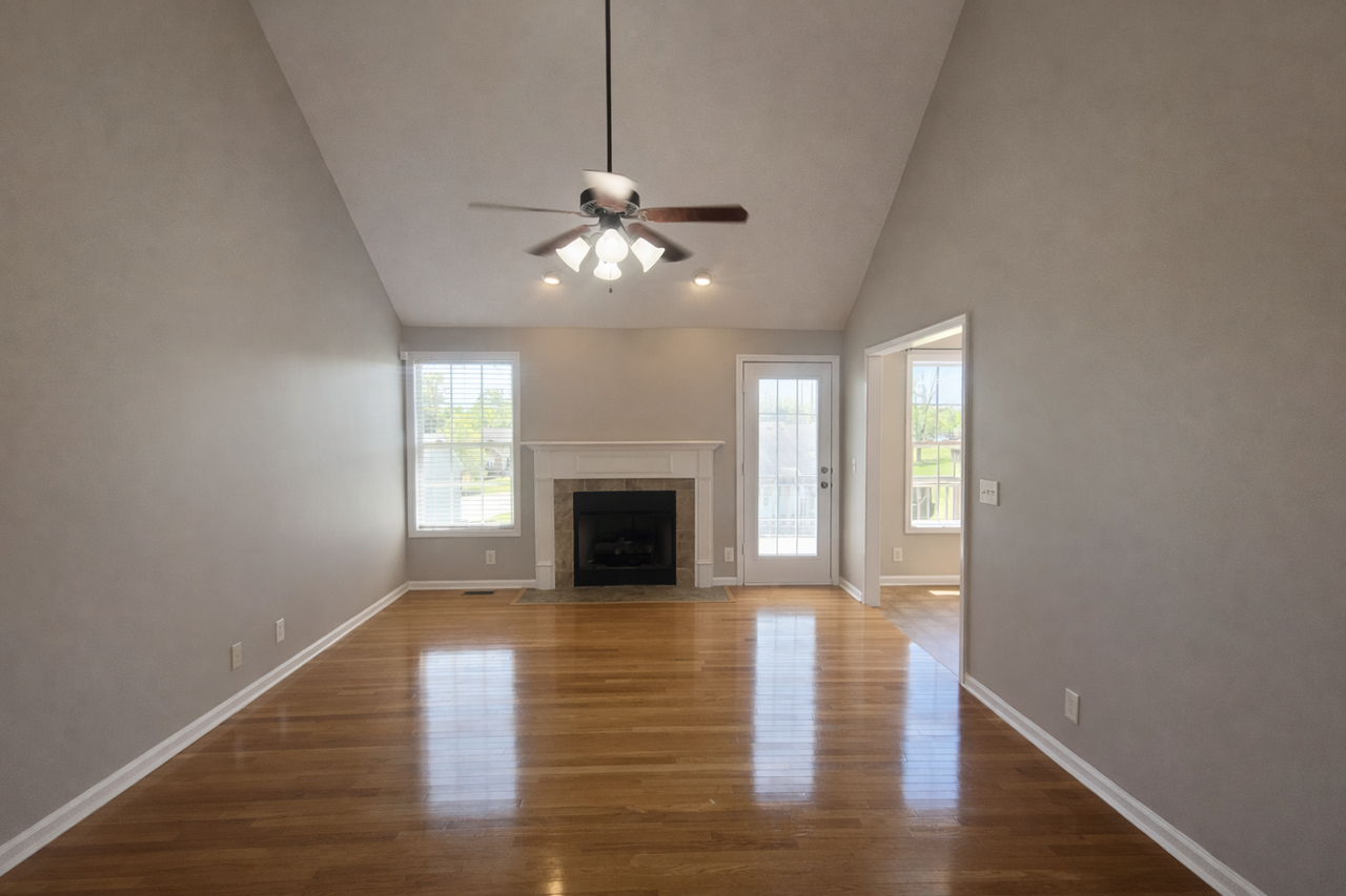 3102 Holly Pt - Photo 3 of 39