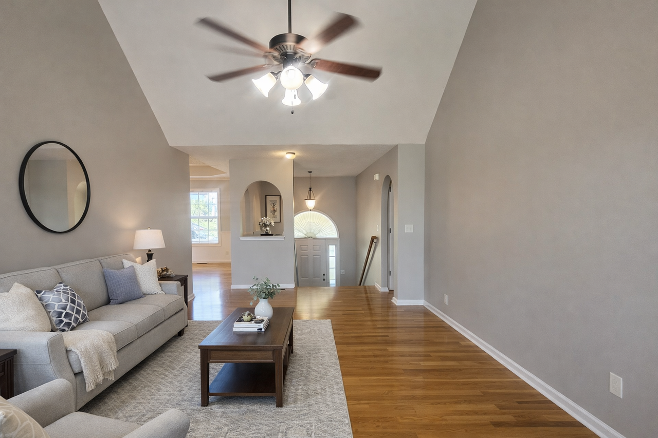 3102 Holly Pt - Photo 6 of 39