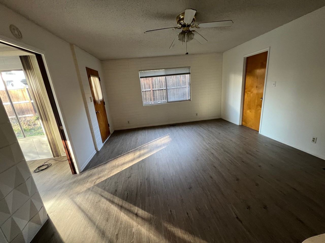 1444 Ne 10th St - Photo 2 of 14