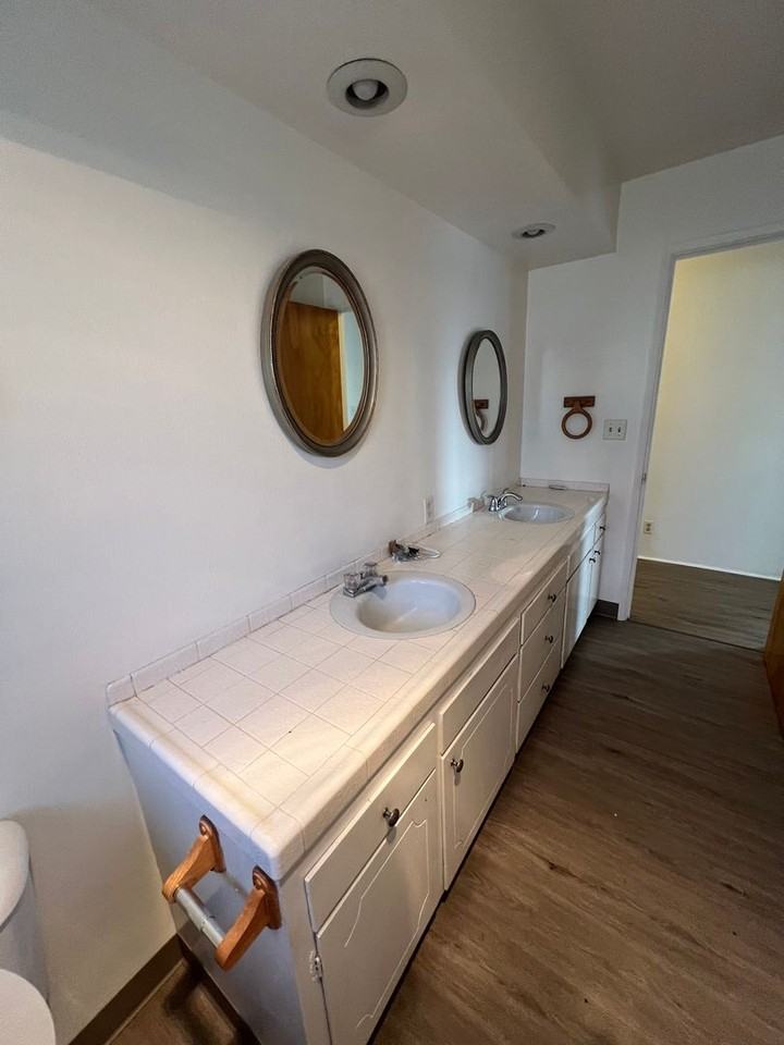 1444 Ne 10th St - Photo 4 of 14