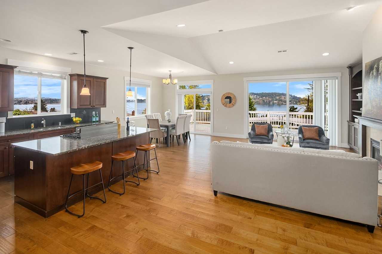 7536 S Laurel St - Photo 2 of 40