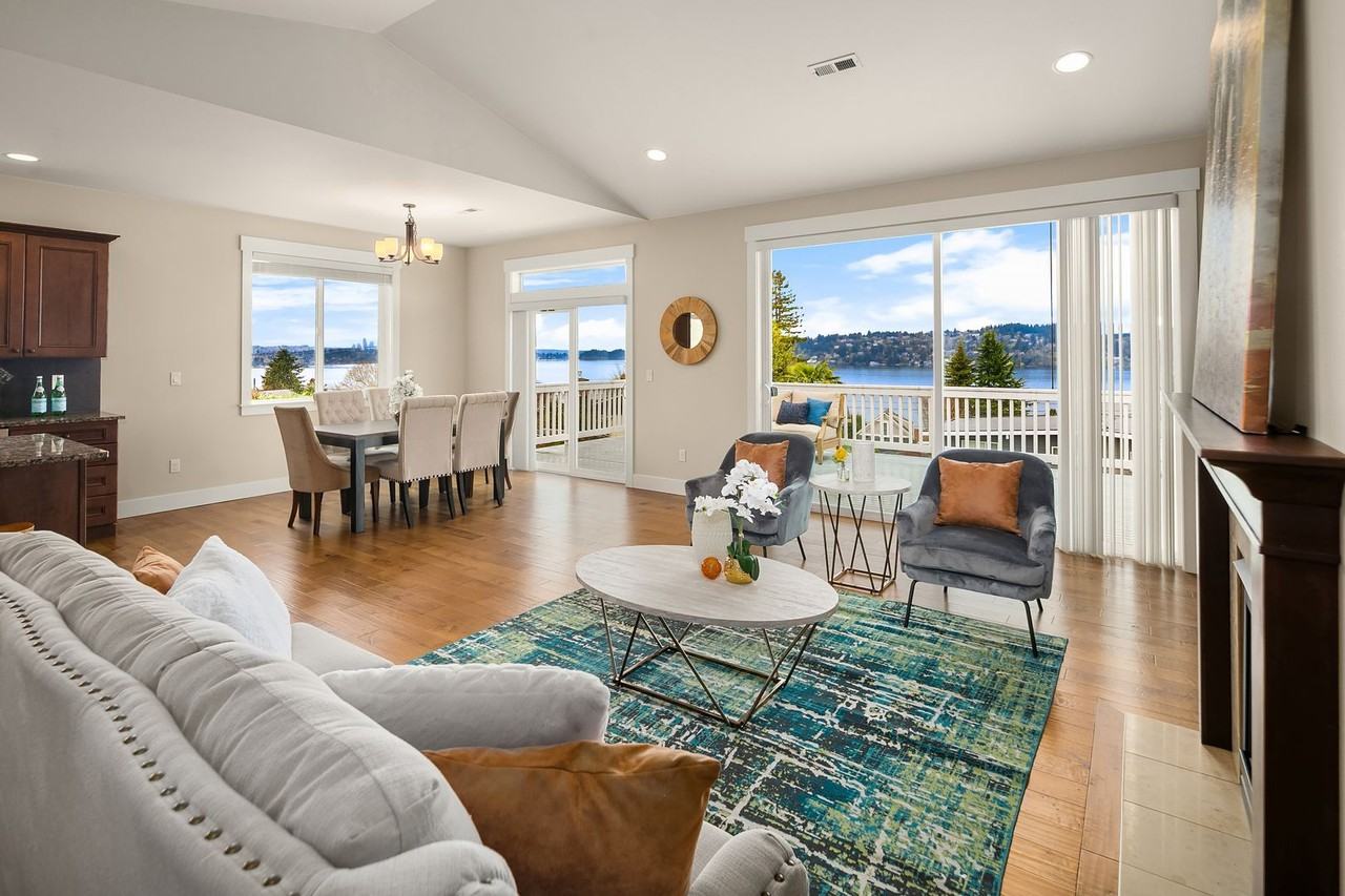 7536 S Laurel St - Photo 3 of 40