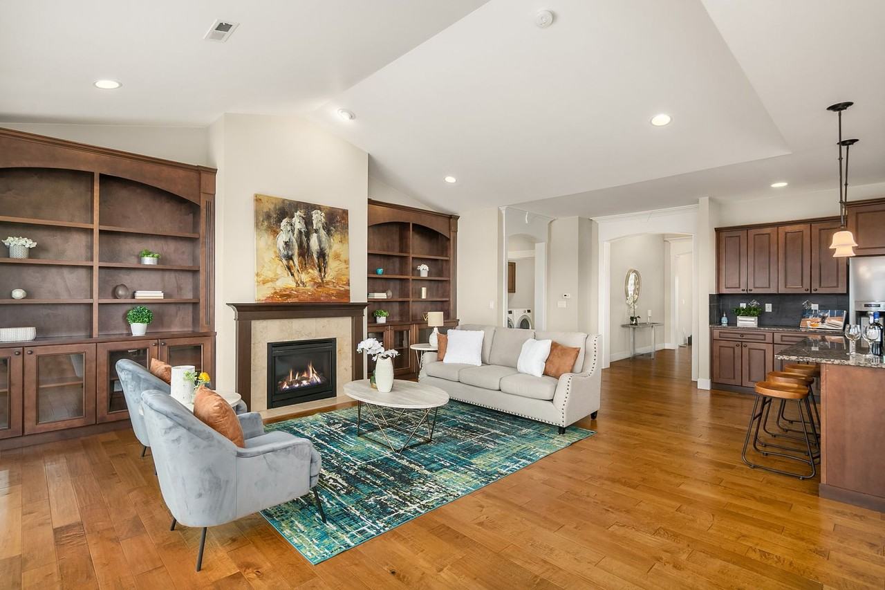 7536 S Laurel St - Photo 7 of 40