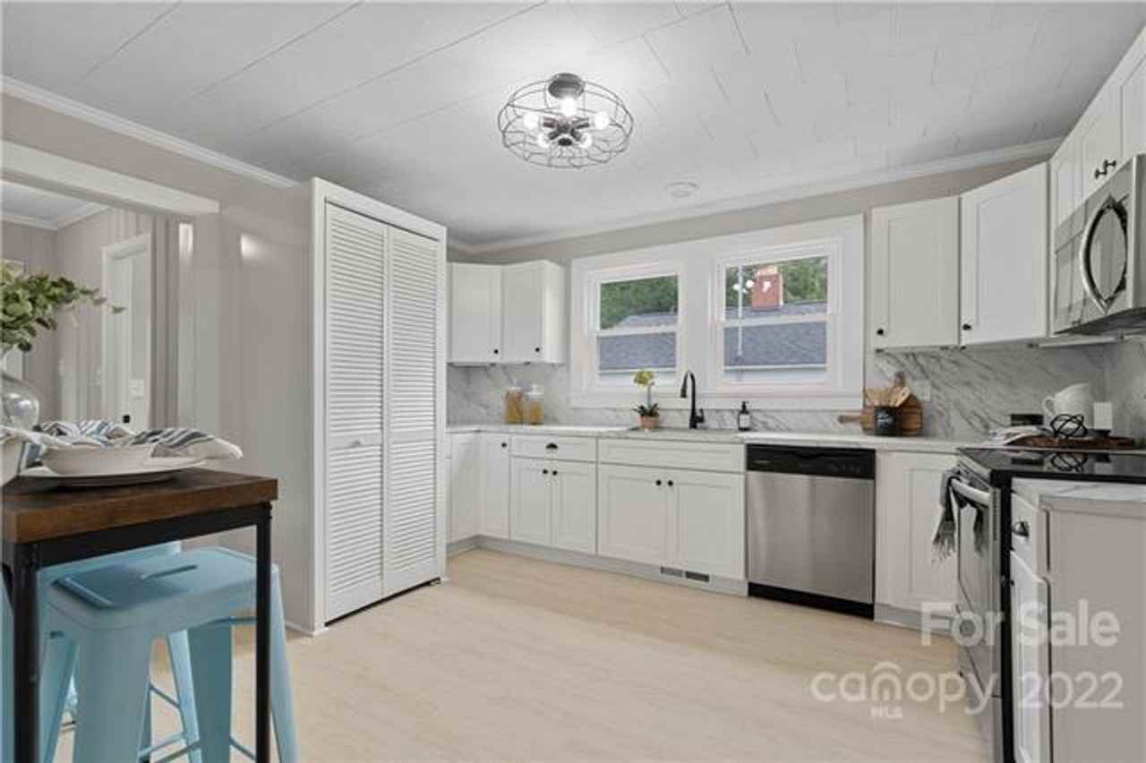 118 Moore St - Photo 5 of 13