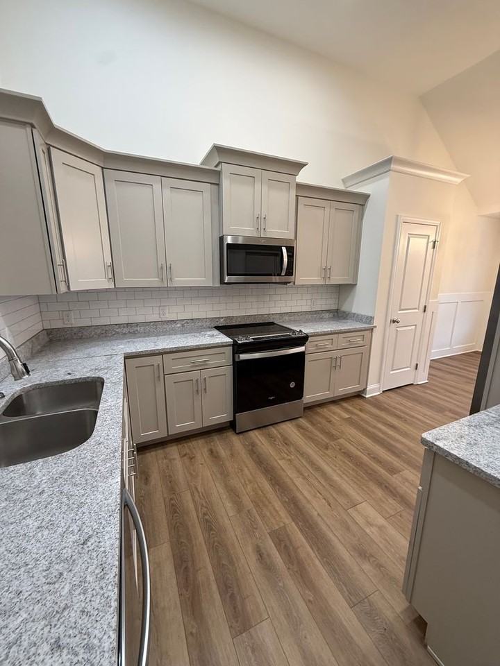 7200 Old Bug Ln - Photo 3 of 45