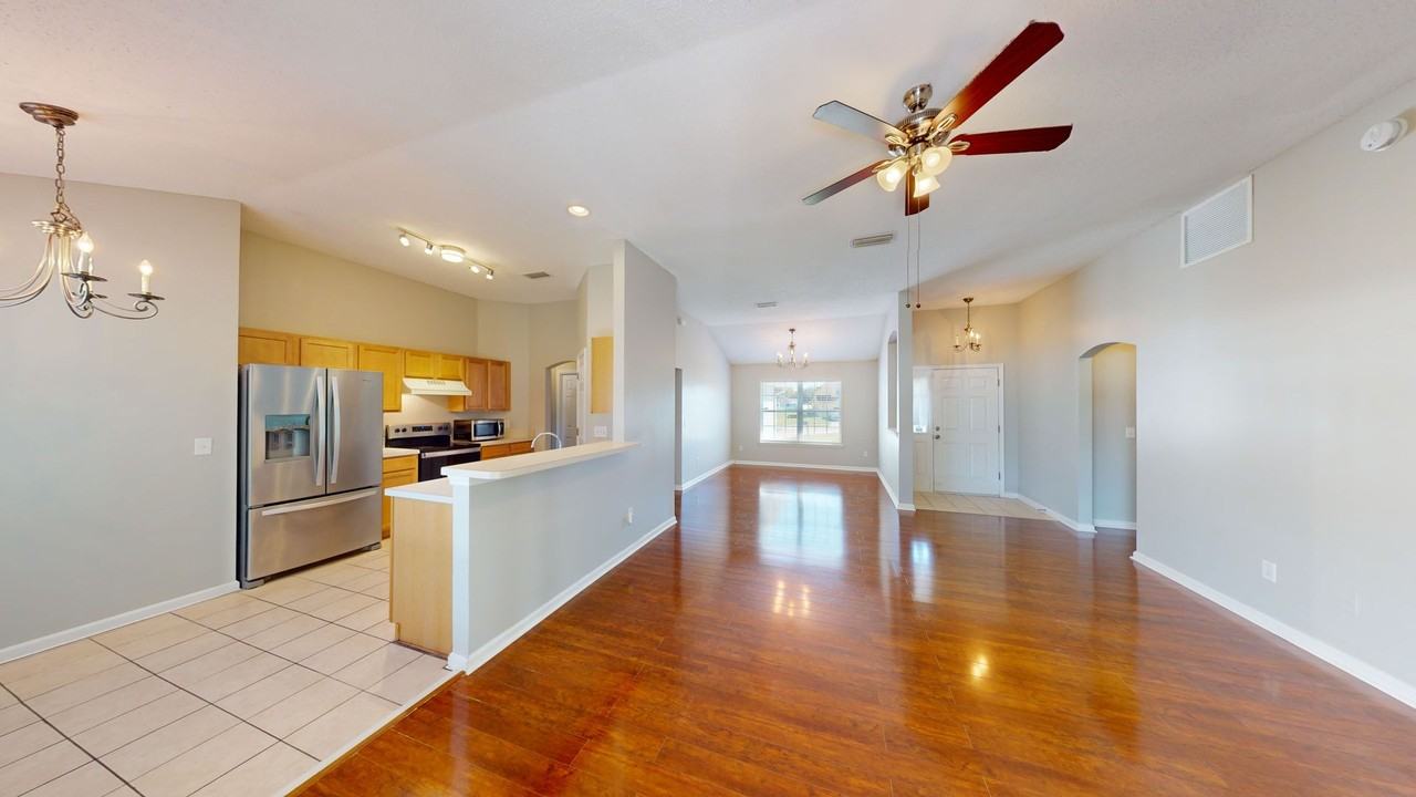 11908 Raindrop Rd - Photo 4 of 14